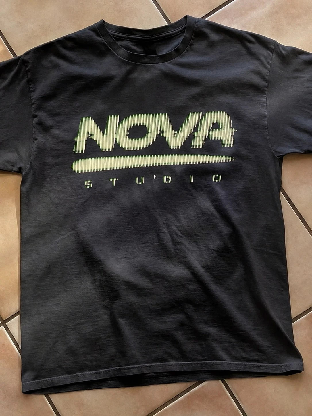 2026年ヴィンテージ風、グラフィックプリントのTシャツ。メ - Men'S Fashion Nova のレビューと価格