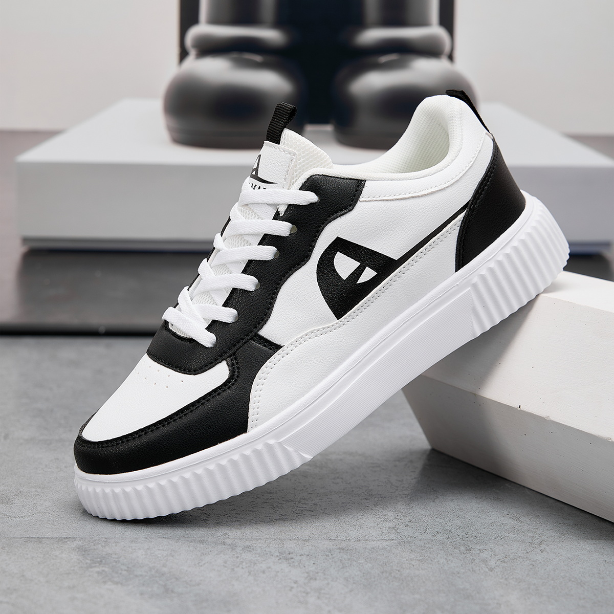 女性の靴スケートボード通気性男性用ファッションスニーカー軽量 - Men'S Fashion Shoes のレビューと価格